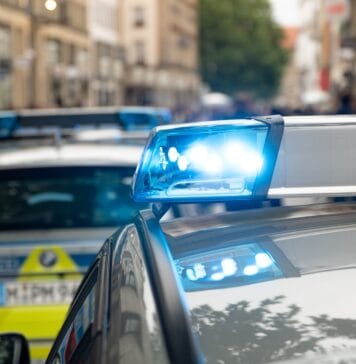 Czy ochroniarz może używać kajdanek? Regulacje prawne