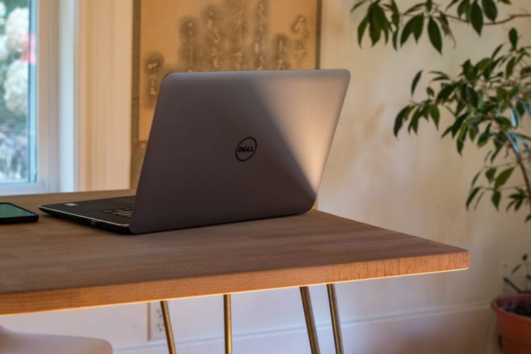 Dell Latitude – niezawodne laptopy dla wymagających. Jak wybrać idealny model w AG.pl?